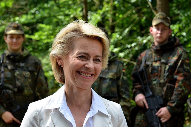 640px-Vonderleyen_2014_bundesverteidigungsministerin